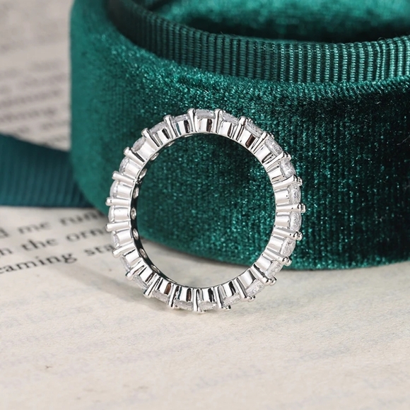 Sliver diamond ring - Picture 3 of 4